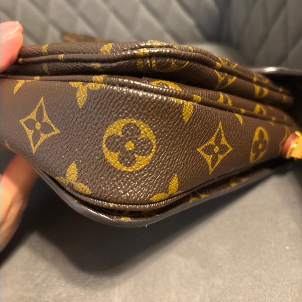 Louis Vuitton Pochette Metis - Picture 10 of 14